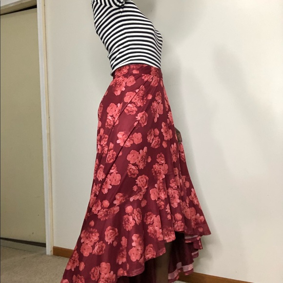 MIA JOY | JOYFOLIE Beautiful Floral Hi-Lo Skirt Size Small - Picture 8 of 10